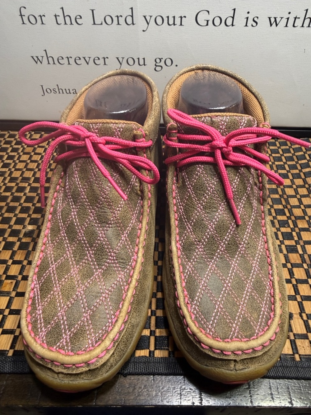 Twisted X Tan Moccasin Chukka with Pink Accents Women SZ 7.5 Box 17